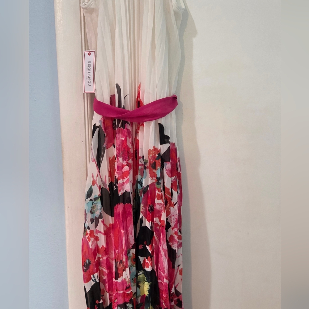 Women's Bisou Bisou Maxi Pleated White With Flower Design, Size 16 - Picture 14 of 15
